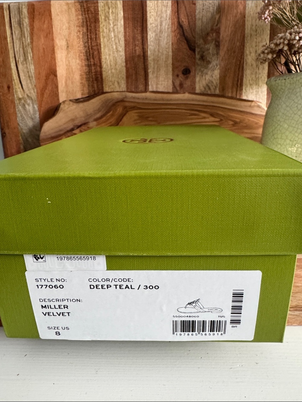 Tory Burch Lime Green Shoe Box with Gold Logo - Picture 8 of 10